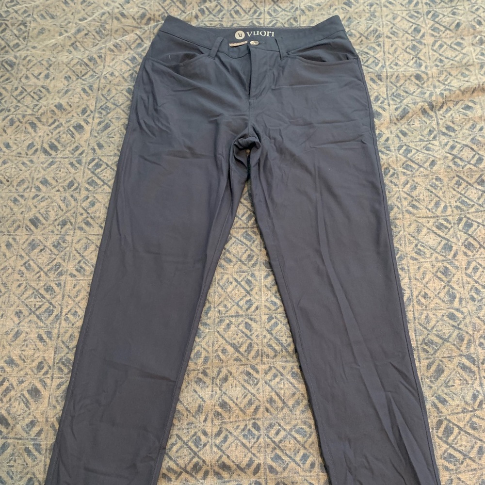 Vuori meta pants in navy blue